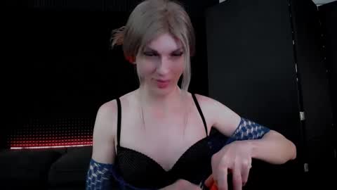 Snapshot of hardy_green chatting on October 29, 11:23 am Miss Hardy online show from October 29, 11:23 am