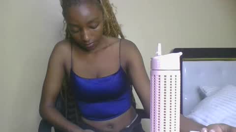 Snapshot of harmlessbitch chatting on October 24, 3:30 pm harmlessbitch online show from October 24, 3:30 pm