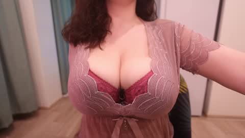 Snapshot of harmonicdiv chatting on January 19, 8:07 am Sophia online show from January 19, 8:07 am