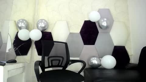 Snapshot of haroldmick chatting on March 1, 7:27 pm haroldmick online show from March 1, 7:27 pm