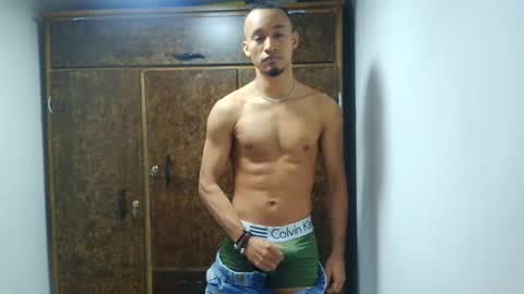 Snapshot of harry_benson_hot chatting on September 20, 2:23 am david escobarz insta..gram online show from September 20, 2:23 am