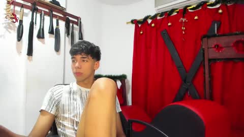 Snapshot of harry_latinboy chatting on December 17, 11:05 pm Harry online show from December 17, 11:05 pm