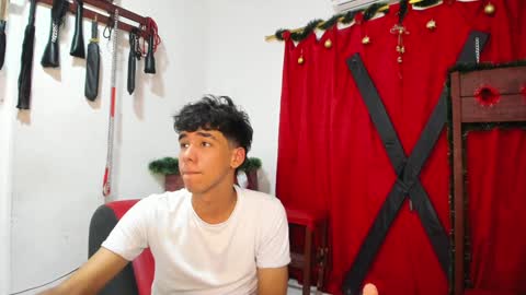 Snapshot of harry_latinboy chatting on December 20, 1:36 am Harry online show from December 20, 1:36 am