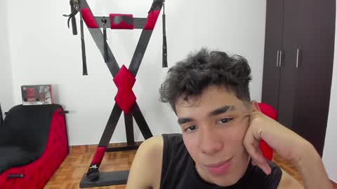 Snapshot of harry_latinboy chatting on January 7, 7:38 pm Harry online show from January 7, 7:38 pm