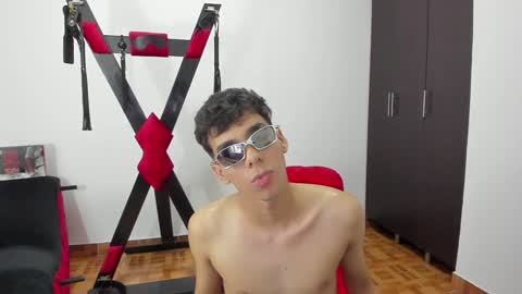 Snapshot of harry_latinboy chatting on January 9, 11:13 pm Harry online show from January 9, 11:13 pm