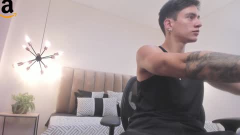 Snapshot of harryy_joness chatting on December 1, 5:35 pm Harry Jones online show from December 1, 5:35 pm