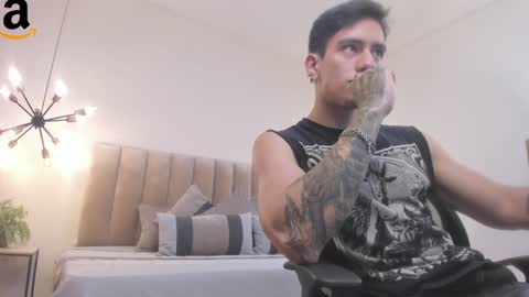 Snapshot of harryy_joness chatting on December 3, 5:23 pm Harry Jones online show from December 3, 5:23 pm