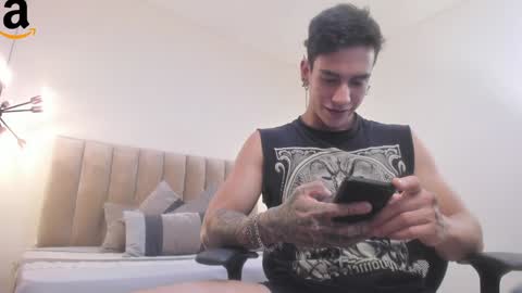 Snapshot of harryy_joness chatting on December 3, 8:28 pm Harry Jones online show from December 3, 8:28 pm