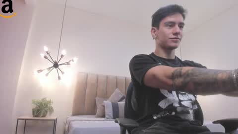 Snapshot of harryy_joness chatting on December 6, 5:22 pm Harry Jones online show from December 6, 5:22 pm