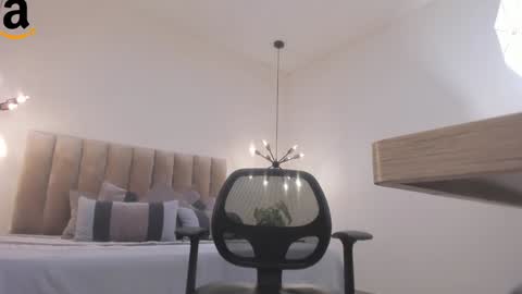 Snapshot of harryy_joness chatting on December 8, 5:44 pm Harry Jones online show from December 8, 5:44 pm