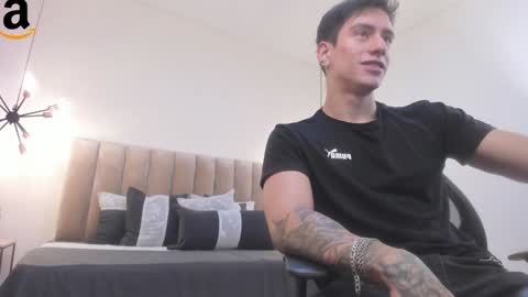 Snapshot of harryy_joness chatting on December 15, 5:20 pm Harry Jones online show from December 15, 5:20 pm