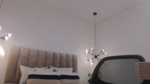 Snapshot of harryy_joness chatting on December 17, 5:26 pm Harry Jones online show from December 17, 5:26 pm