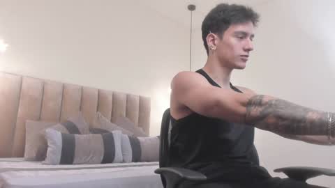 Snapshot of harryy_joness chatting on January 2, 5:18 pm Harry Jones online show from January 2, 5:18 pm