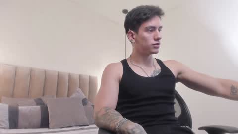 Snapshot of harryy_joness chatting on January 4, 5:16 pm Harry Jones online show from January 4, 5:16 pm