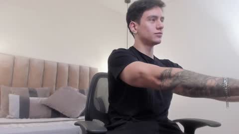 Snapshot of harryy_joness chatting on January 5, 5:51 pm Harry Jones online show from January 5, 5:51 pm