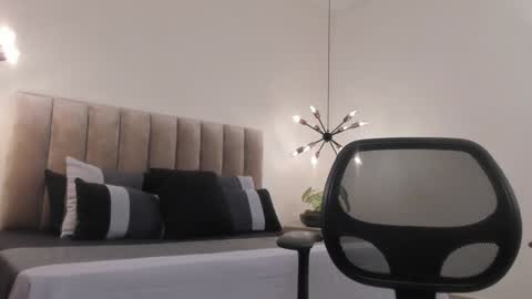 Snapshot of harryy_joness chatting on January 8, 5:59 pm Harry Jones online show from January 8, 5:59 pm