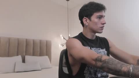 Snapshot of harryy_joness chatting on January 24, 5:42 pm Harry Jones online show from January 24, 5:42 pm