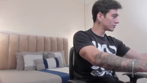 Snapshot of harryy_joness chatting on January 30, 6:00 pm Harry Jones online show from January 30, 6:00 pm