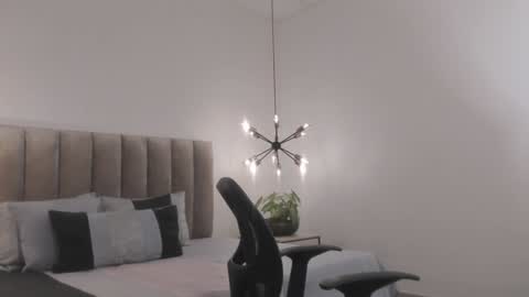 Snapshot of harryy_joness chatting on February 4, 5:34 pm Harry Jones online show from February 4, 5:34 pm