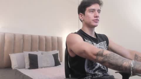 Snapshot of harryy_joness chatting on February 6, 5:19 pm Harry Jones online show from February 6, 5:19 pm