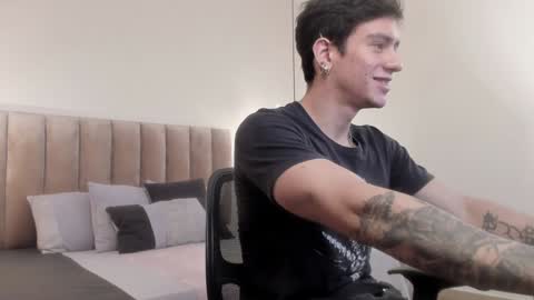 Snapshot of harryy_joness chatting on February 7, 5:18 pm Harry Jones online show from February 7, 5:18 pm