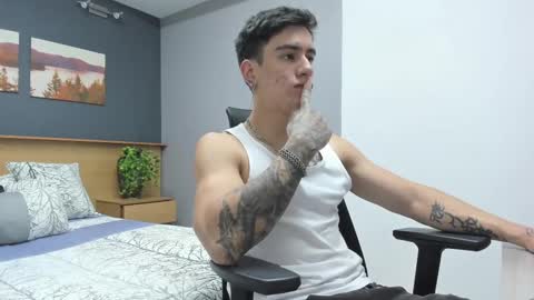 Snapshot of harryy_joness chatting on February 11, 5:50 pm Harry Jones online show from February 11, 5:50 pm