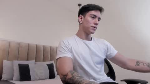 Snapshot of harryy_joness chatting on February 14, 5:25 pm Harry Jones online show from February 14, 5:25 pm