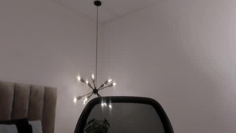 Snapshot of harryy_joness chatting on February 15, 5:39 pm Harry Jones online show from February 15, 5:39 pm