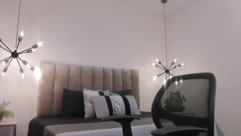 Snapshot of harryy_joness chatting on February 19, 5:27 pm Harry Jones online show from February 19, 5:27 pm