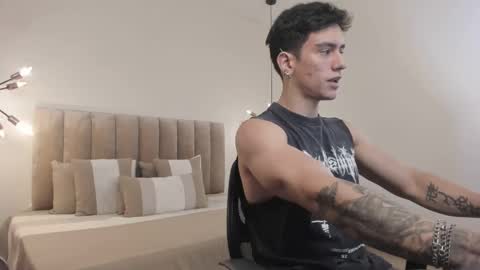 Snapshot of harryy_joness chatting on February 25, 5:36 pm Harry Jones online show from February 25, 5:36 pm