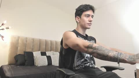 Snapshot of harryy_joness chatting on March 9, 5:39 pm Harry Jones online show from March 9, 5:39 pm