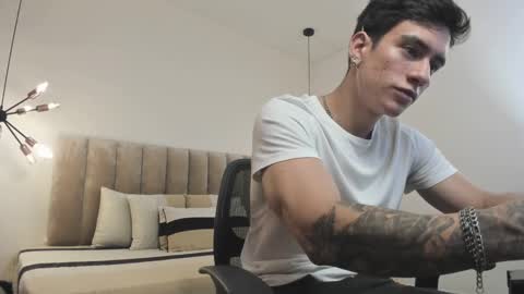 Snapshot of harryy_joness chatting on March 11, 6:08 pm Harry Jones online show from March 11, 6:08 pm