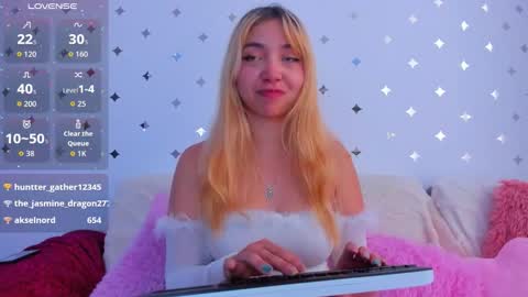 Snapshot of harumi_blossom chatting on October 22, 8:52 pm Sophia Blossom online show from October 22, 8:52 pm