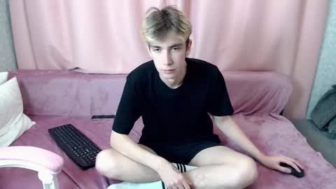 Snapshot of harvey_foster chatting on November 1, 11:45 am harvey_foster online show from November 1, 11:45 am