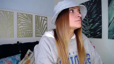 Nicole online show from February 4, 5:53 am