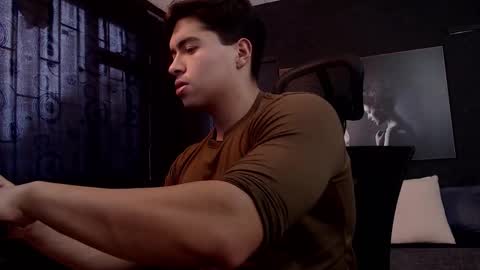 Snapshot of hat_guy01 chatting on February 11, 9:53 pm hat_guy01 online show from February 11, 9:53 pm