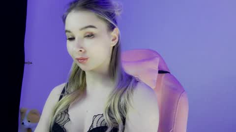 Anna online show from March 31, 9:15 pm