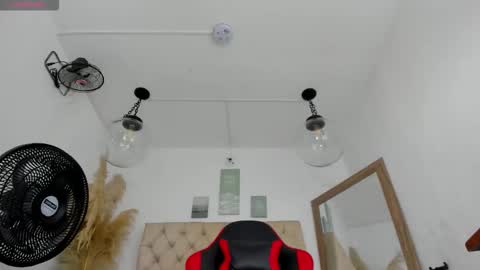 Snapshot of hathor_01 chatting on December 3, 3:25 am HATHOR OLD online show from December 3, 3:25 am