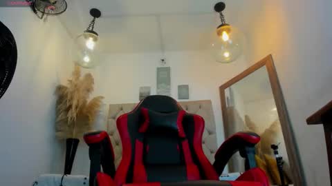 Snapshot of hathor_01 chatting on December 4, 5:50 am HATHOR OLD online show from December 4, 5:50 am