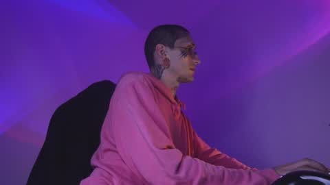 More content   2   online show from November 19, 1:16 am