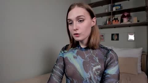 Mia online show from November 20, 6:24 am