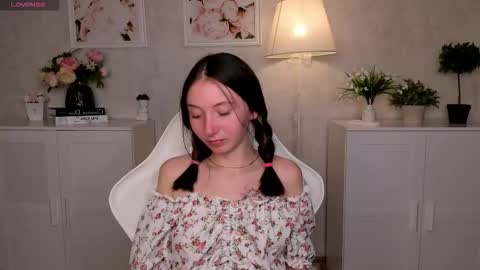 Lola online show from October 10, 9:41 am