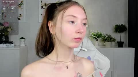 Lola online show from October 15, 9:09 am