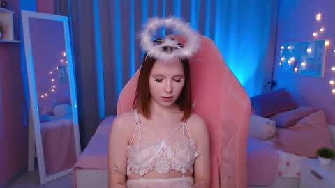 Mia online show from February 19, 7:59 am