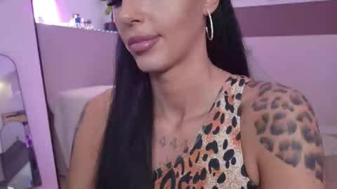 Snapshot of hayleybabe4 chatting on February 10, 10:36 pm Hayley online show from February 10, 10:36 pm