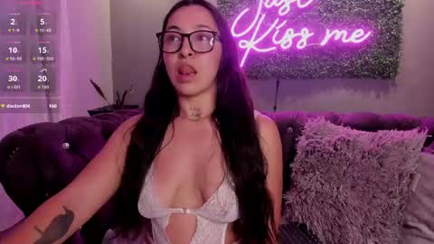 Snapshot of haze_vibes chatting on May 16, 2:19 am Maria online show from May 16, 2:19 am