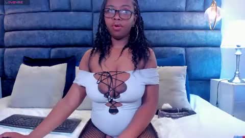 Snapshot of hazel_lanee chatting on June 9, 4:35 am hazel_lanee online show from June 9, 4:35 am