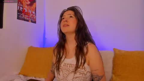 Snapshot of hazel_shy chatting on June 14, 2:24 am Im Hazel online show from June 14, 2:24 am