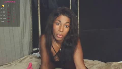 Snapshot of hazelb25 chatting on October 20, 11:32 am The Erotic Ebony Princess Hazel Rose online show from October 20, 11:32 am