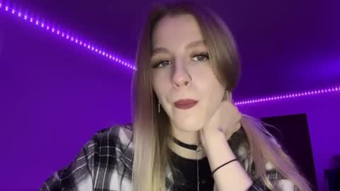 Snapshot of hazelbelgrade chatting on December 16, 1:27 pm Vuklly online show from December 16, 1:27 pm